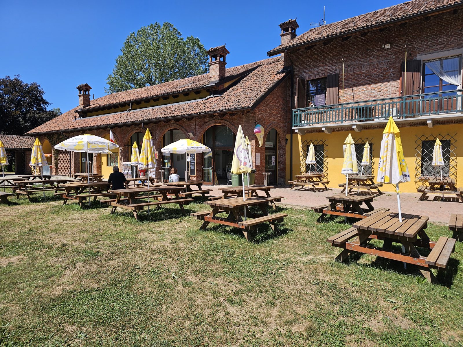 L'atmosfera accogliente della Cascina Oslera